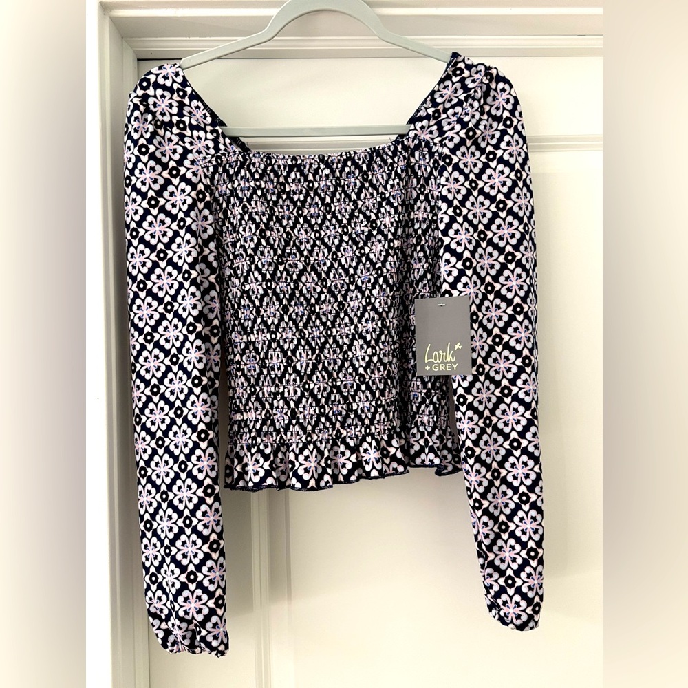 LARK + GREY stretch, floral crop shirt